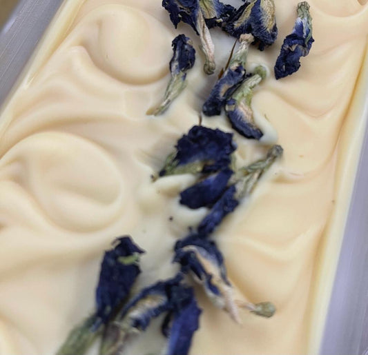 Blue Butterfly Pea Shampoo: hellt graues Haar auf