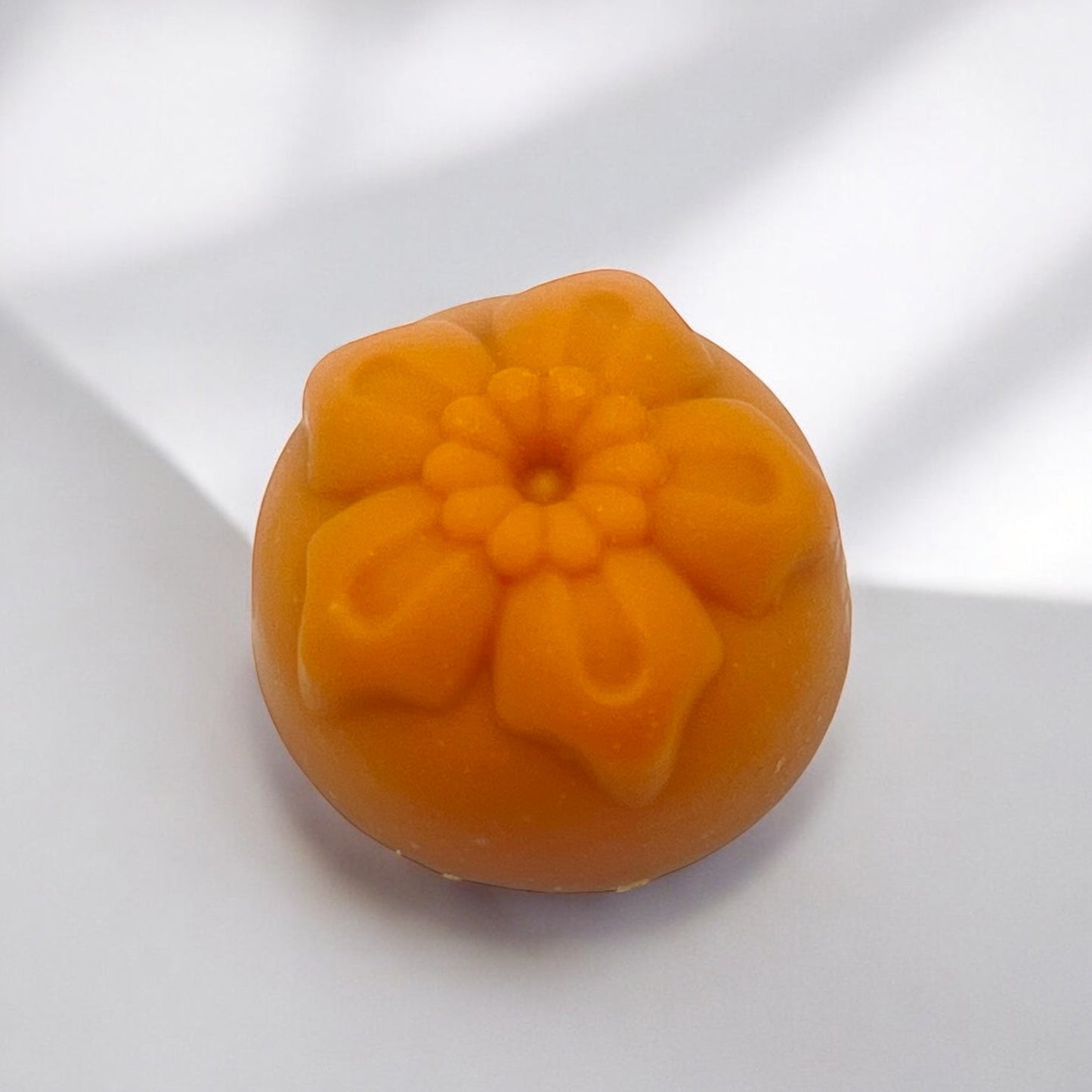 Entre Orange douce et Clémentine juteuse : Mignardise de Savon Éclat de Mimosa - QuinteSens
