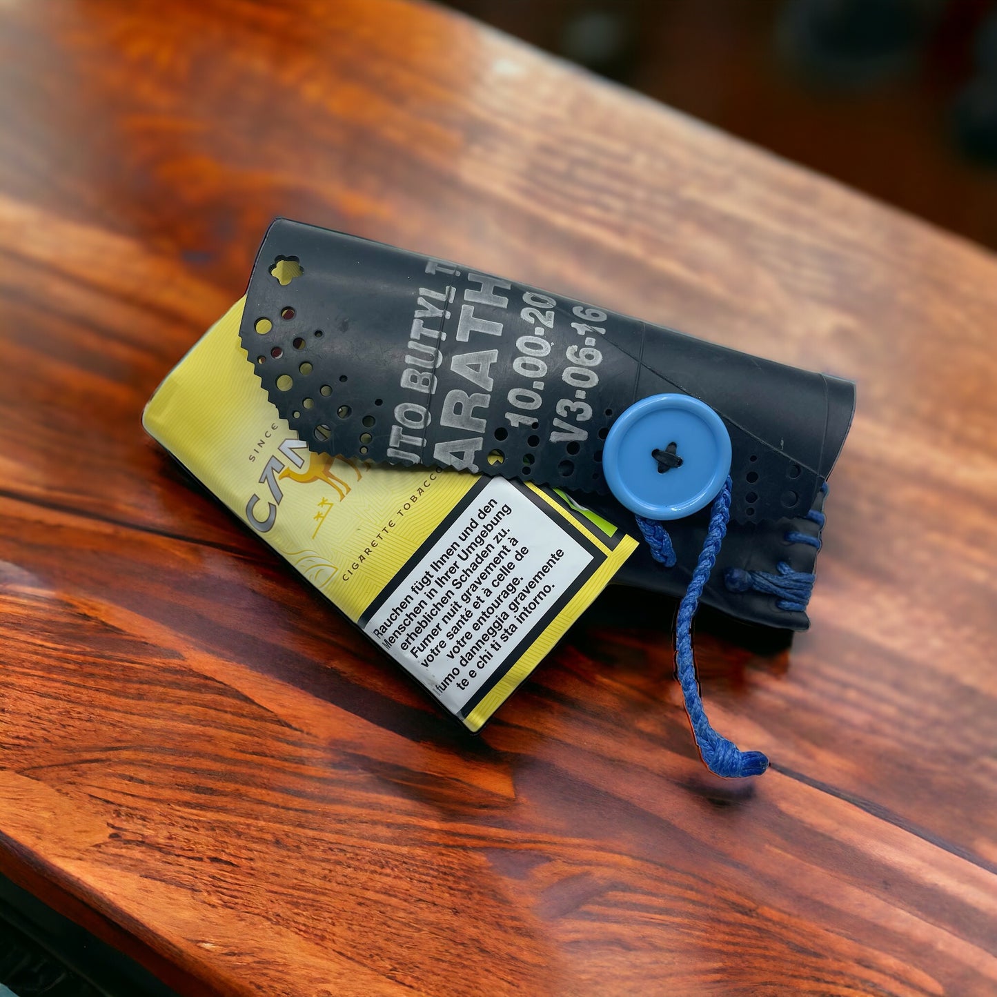 Eco-responsible tobacco pouches in inner tubes