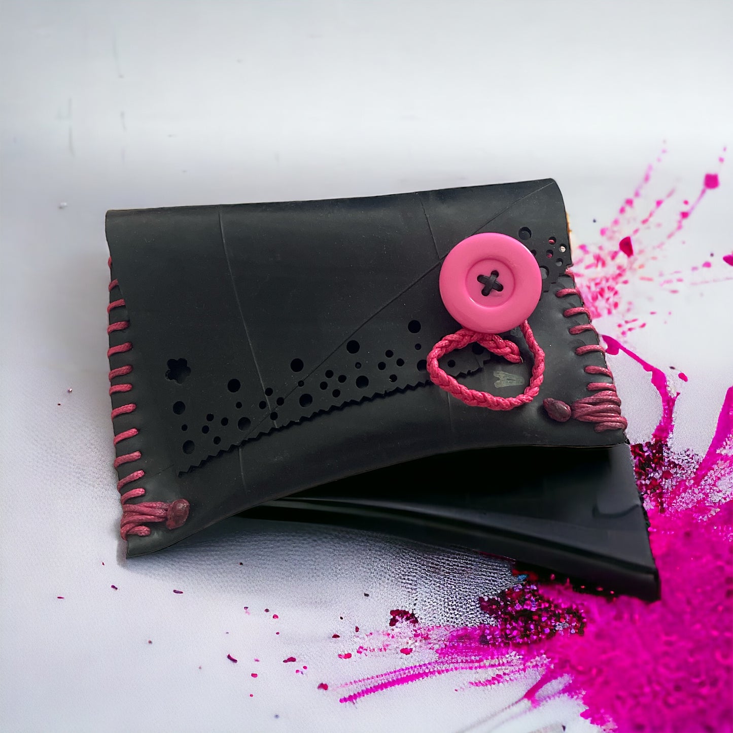Eco-responsible tobacco pouches in inner tubes