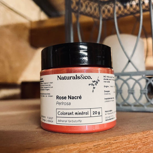 Colorant minéral rose nacré