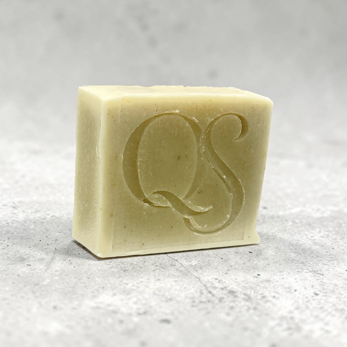 Savon Crème d'Avoine : Une Caresse Lactée pour les Peaux en Quête de Tendresse