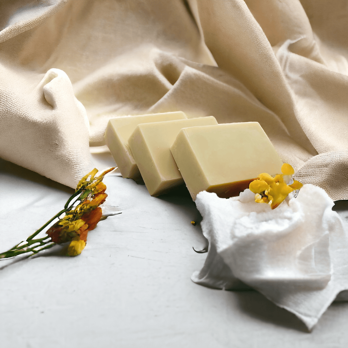 Savon au Lait Maternel : de l'Or Blanc aux Vertus Calmantes et Adoucissantes - QuinteSens